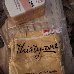 Thirty one honeypot bento box and dual comparentmebt lunchbox